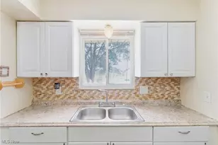 4011 Crest Dr, Loveland, OH 44109 - Photo 14