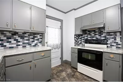 241 24th Street NW, Barberton, OH 44203 - Photo 4