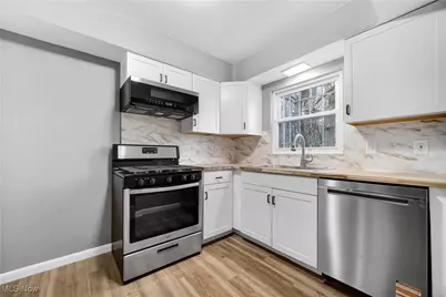 1090 Hillstone Road, Cleveland Heights, OH 44121 - Photo 10