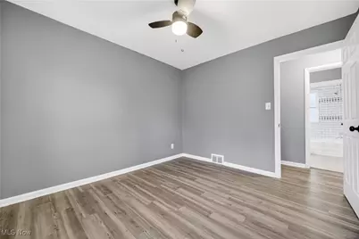 1090 Hillstone Road, Cleveland Heights, OH 44121 - Photo 18