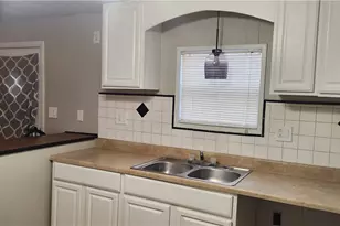 202 W Main St, Conneaut, OH 44030 - Photo 4