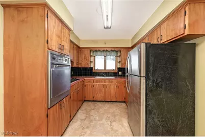 277 Lake Front Drive, Akron, OH 44319 - Photo 10