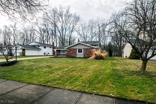 3974 Winton Park Dr, North Olmsted, OH 44070 - Photo 2