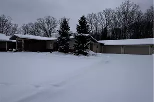 7633 Hidden Valley Dr, Kirtland, OH 44094 - Photo 2