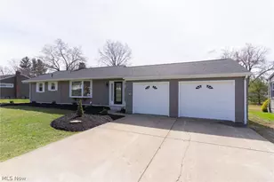 71 Hilltop Blvd, Canfield, OH 44406 - Photo 2