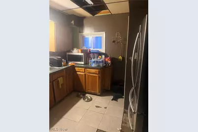 13710 Thornhurst Avenue, Garfield Heights, OH 44105 - Photo 4