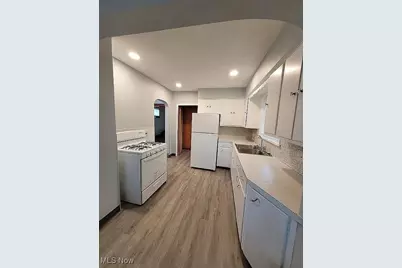 349 Comstock Court, Akron, OH 44305 - Photo 6