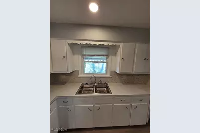 349 Comstock Court, Akron, OH 44305 - Photo 8