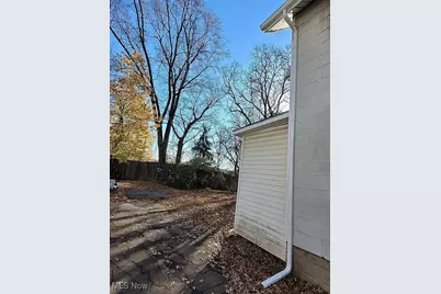 349 Comstock Court, Akron, OH 44305 - Photo 32