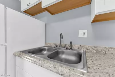 1041 W 10th Street #3, Lorain, OH 44052 - Photo 8
