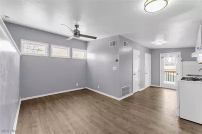 1041 W 10th Street #3, Lorain, OH 44052 - Photo 6