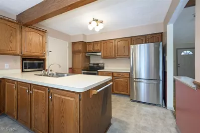 3430 Kellybrook Drive, Cuyahoga Falls, OH 44223 - Photo 10