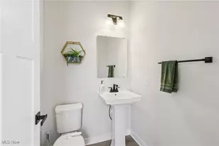 1138 Bean Ln, Akron, OH 44313 - Photo 8