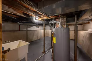 26 W Hiram St, Barberton, OH 44203 - Photo 32