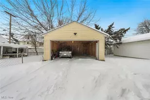 10609 Wadsworth Ave, Garfield Heights, OH 44125 - Photo 18