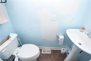 1138 Ledgestone Dr, Wadsworth, OH 44281 - Photo 8