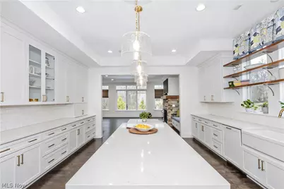 300 Woodridge Lane, Chagrin Falls, OH 44022 - Photo 2