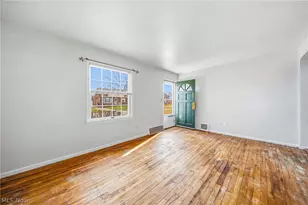 352 E 328th St, Willowick, OH 44095 - Photo 12