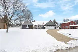 5107 Fox Ridge Dr, Green, OH 44720 - Photo 2