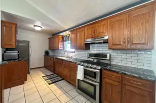 10548 Briar Hill Dr, Kirtland, OH 44094 - Photo 2