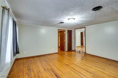 1212 Benton Street, Barberton, OH 44203 - Photo 4