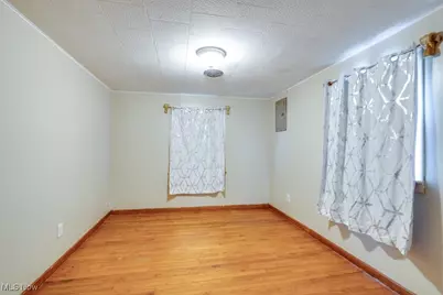 1212 Benton Street, Barberton, OH 44203 - Photo 8