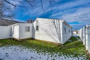 1212 Benton St, Barberton, OH 44203 - Photo 30