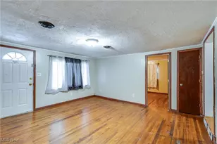 1212 Benton St, Barberton, OH 44203 - Photo 6