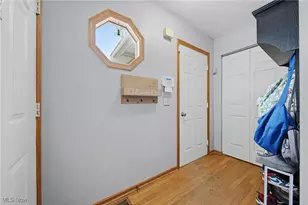 6416 Blossomwood Cir NE, Canton, OH 44721 - Photo 2