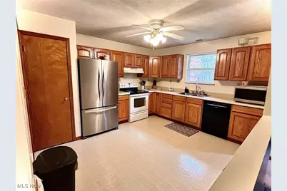 512 Pine Valley Drive, Steubenville, OH 43952 - Photo 12