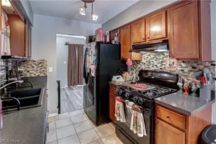 9559 Driftwood Dr, Olmsted Falls, OH 44138 - Photo 4