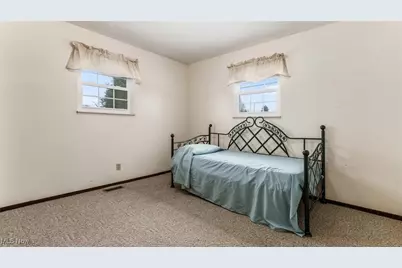 1078 Pfeifer Drive, Zanesville, OH 43701 - Photo 8