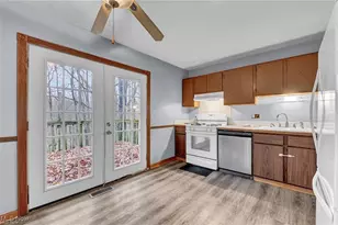 4298 S Main St, Akron, OH 44319 - Photo 10