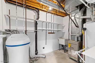 410 Columbine Avenue, Akron, OH 44312 - Photo 28