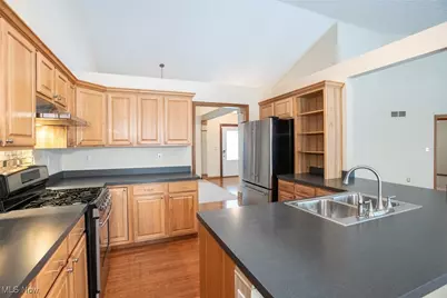 652 Marsh Way, Brunswick, OH 44212 - Photo 6