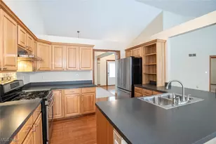 652 Marsh Way, Brunswick, OH 44212 - Photo 6