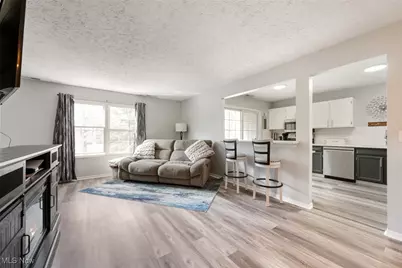 868 Tollis Parkway #A-L, Grandview Heights, OH 44147 - Photo 6