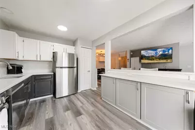 868 Tollis Parkway #A-L, Grandview Heights, OH 44147 - Photo 14