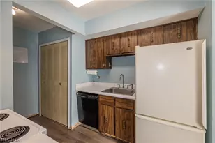 7972 Colonial Dr, Mentor, OH 44060 - Photo 12