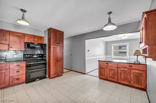 5770 N Crossview Rd, Green Hills, OH 44131 - Photo 8