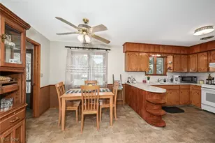 1365 Vanderhoof Rd, New Franklin, OH 44203 - Photo 8