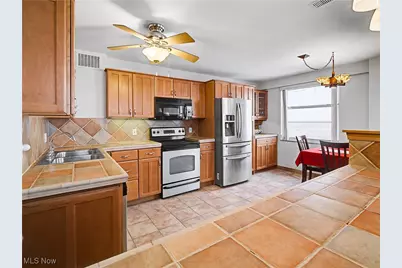 11850 Edgewater Drive #512, Oakwood, OH 44107 - Photo 8