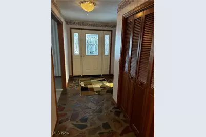 215 Pebble Dr, Marietta, OH 45750 - Photo 2