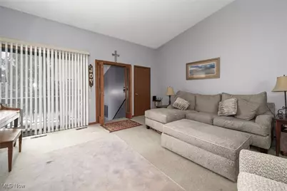 864 Kirkwall Drive, Akron, OH 44321 - Photo 6