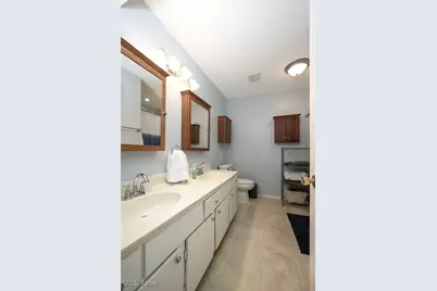 864 Kirkwall Drive, Akron, OH 44321 - Photo 18