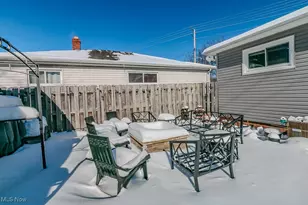 518 E 305th St, Willowick, OH 44095 - Photo 32