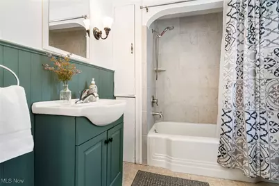 687 Crestview Avenue, Akron, OH 44320 - Photo 24