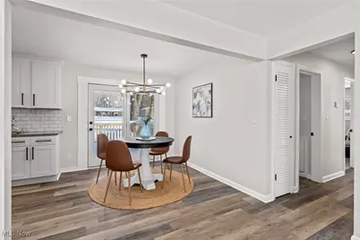 9856 Market Avenue N, Hartville, OH 44632 - Photo 14