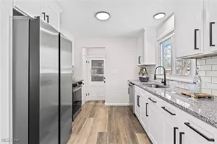 9856 Market Ave N, Hartville, OH 44632 - Photo 20