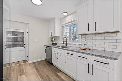 9856 Market Avenue N, Hartville, OH 44632 - Photo 24